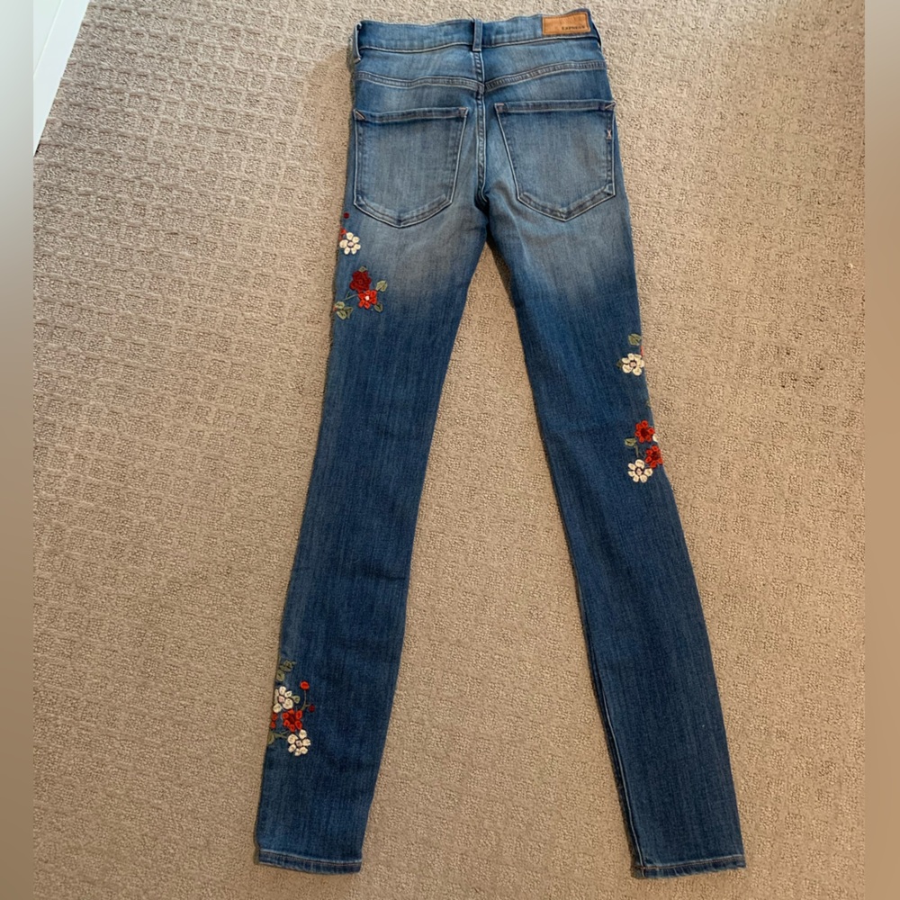 NWOT Express High Rise Stretch Legging Jeans with Embroidery, Size 00R(Regular) - Picture 2 of 9